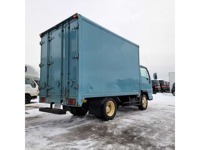 Isuzu Elf 6