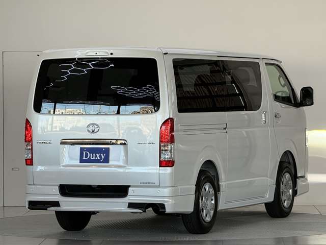 Toyota Hiace Van 11