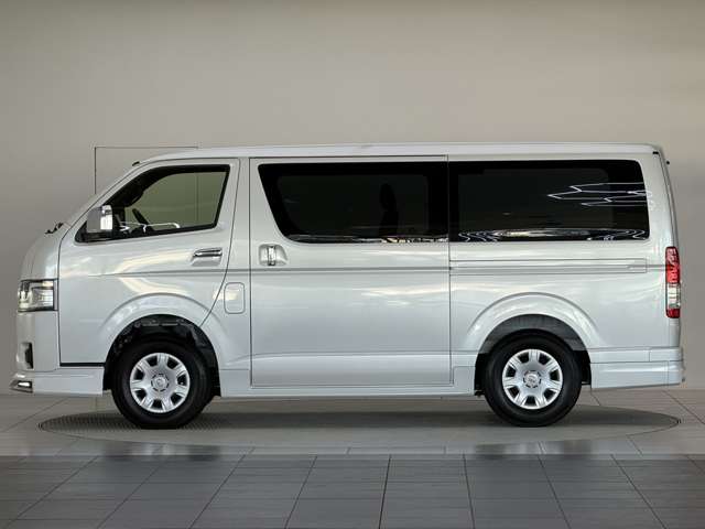 Toyota Hiace Van 6