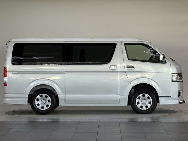 Toyota Hiace Van 8