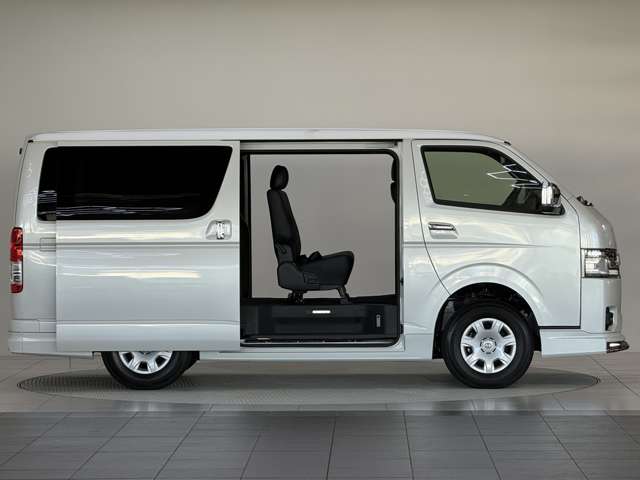 Toyota Hiace Van 9
