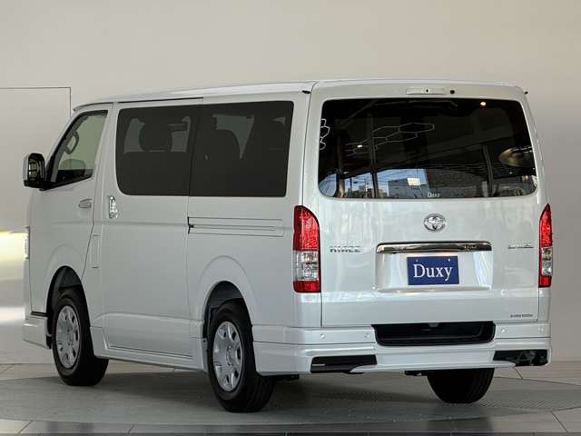 Toyota Hiace Van 10