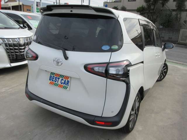 Toyota Sienta 5