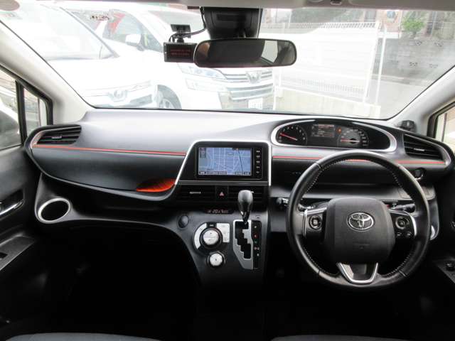 Toyota Sienta 6