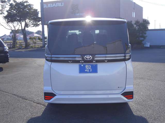 Toyota Voxy 12