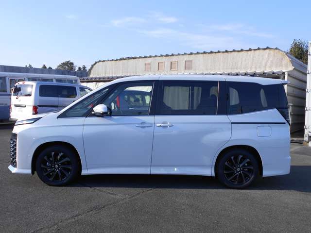 Toyota Voxy 8