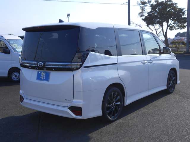 Toyota Voxy 9
