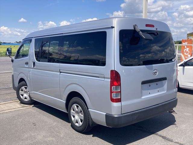 Toyota Hiace 2