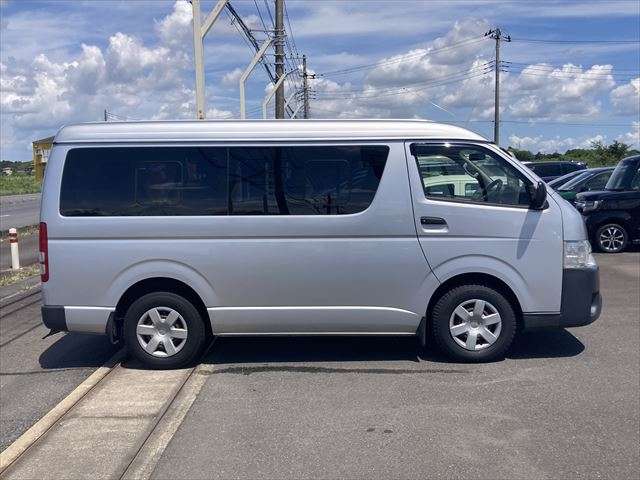Toyota Hiace 4