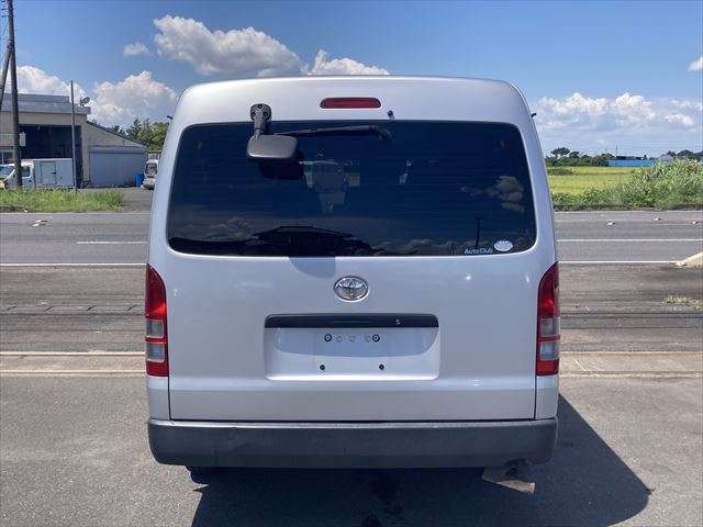 Toyota Hiace 5