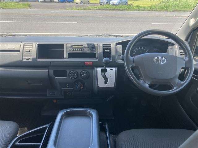Toyota Hiace 7