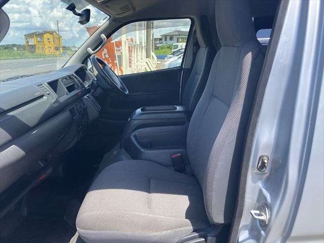 Toyota Hiace 8