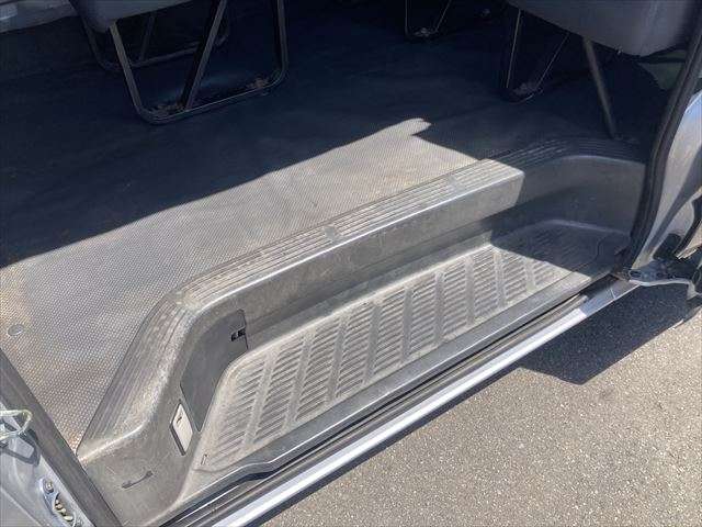 Toyota Hiace 9