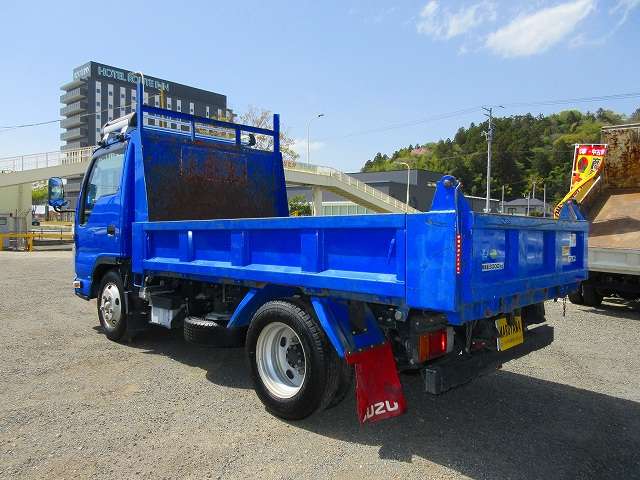 Isuzu Elf 3