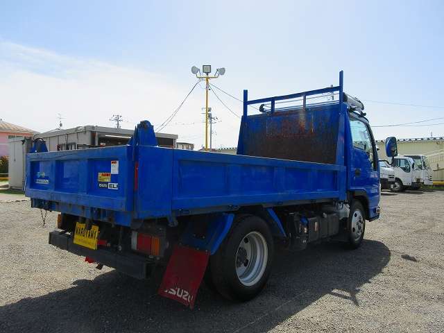 Isuzu Elf 4