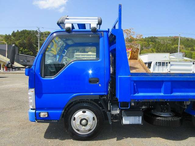 Isuzu Elf 6