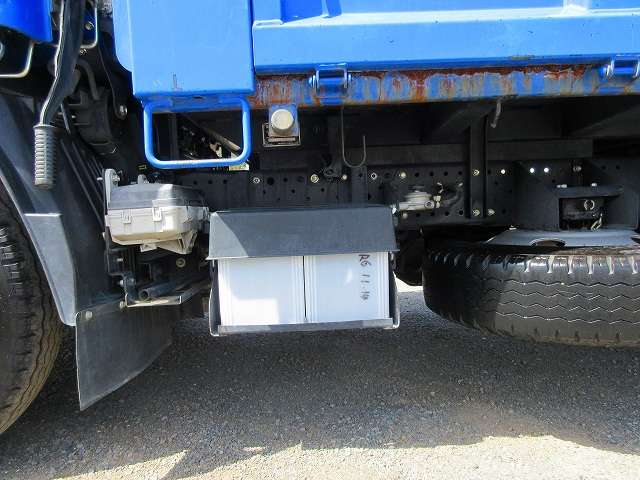 Isuzu Elf 7