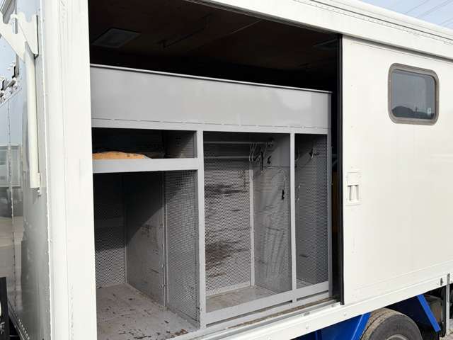Isuzu Elf 12