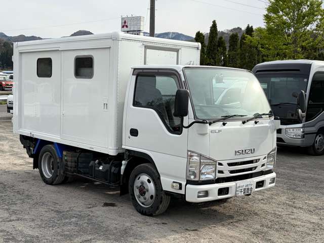 Isuzu Elf 3