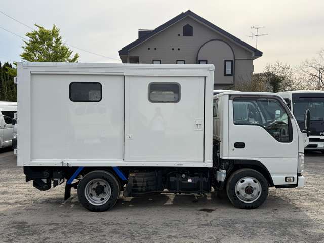 Isuzu Elf 4