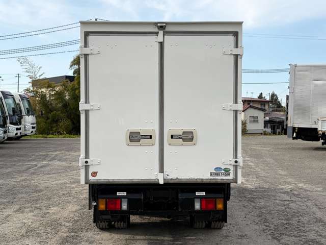 Isuzu Elf 6