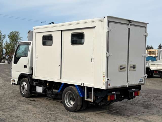 Isuzu Elf 7