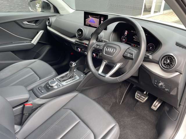 Audi Q2 11