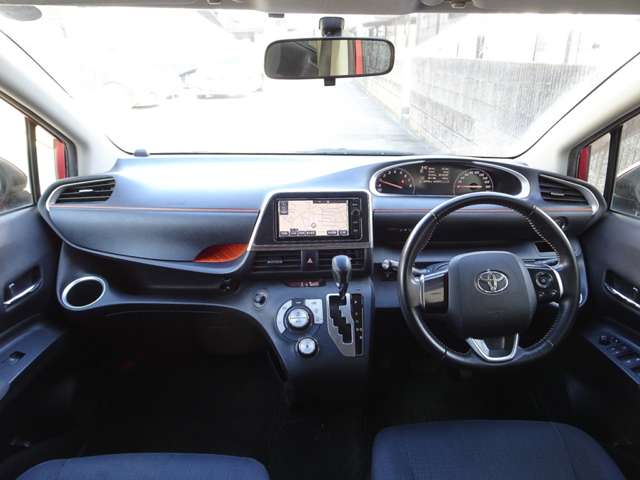 Toyota Sienta 11