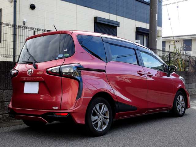 Toyota Sienta 6