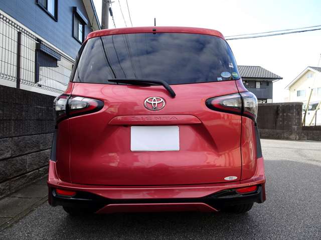 Toyota Sienta 8