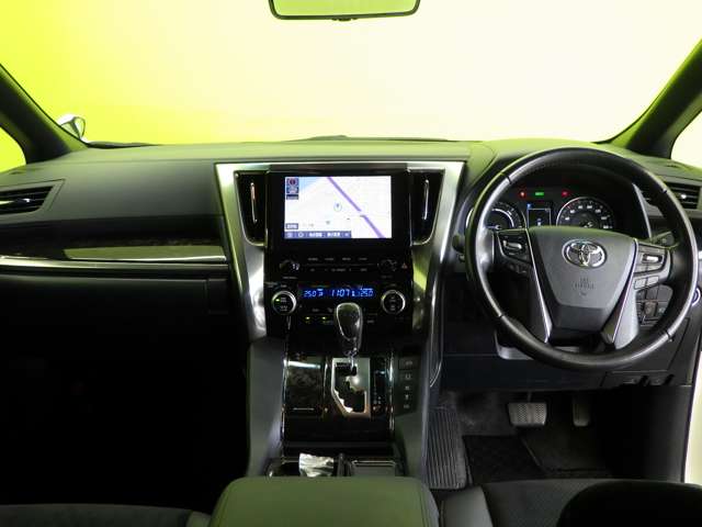 Toyota Vellfire 11