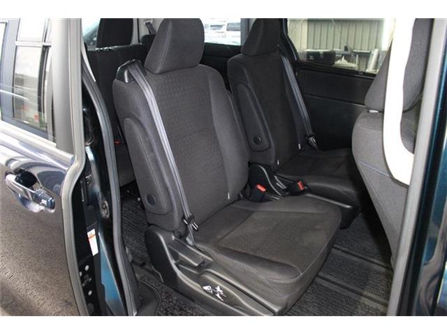Toyota Voxy 8