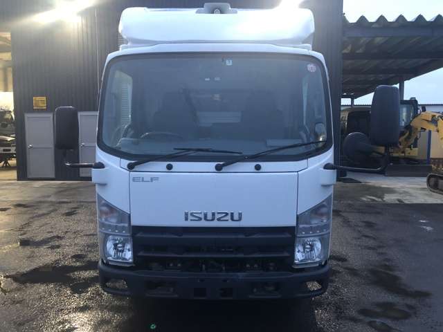 Isuzu Elf 2