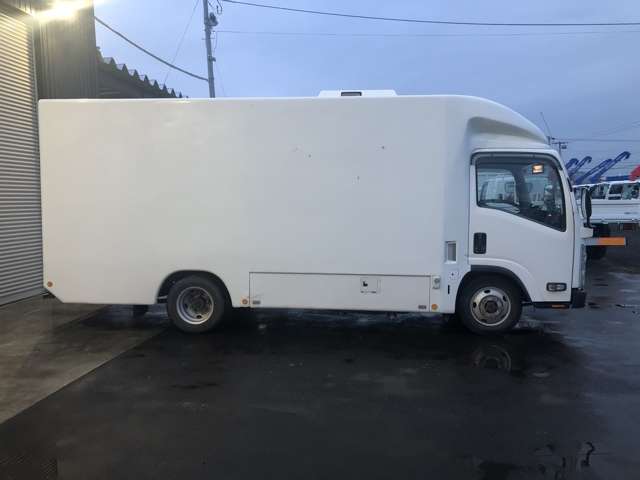 Isuzu Elf 4
