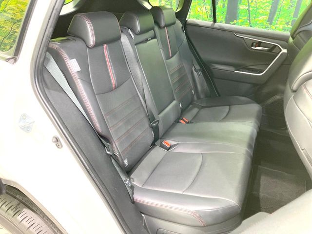 Toyota RAV4 PHV 11