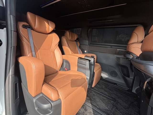 Toyota Vellfire 6