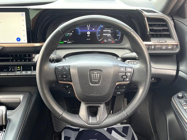 Toyota Crown Crossover 11