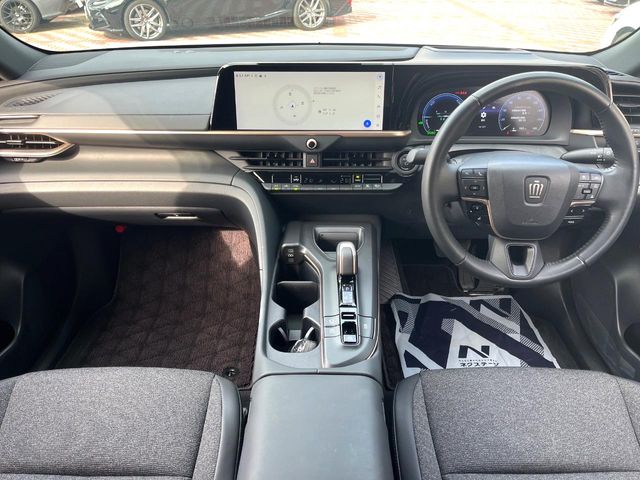 Toyota Crown Crossover 2