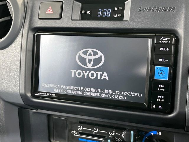 Toyota Land Cruiser 70 3