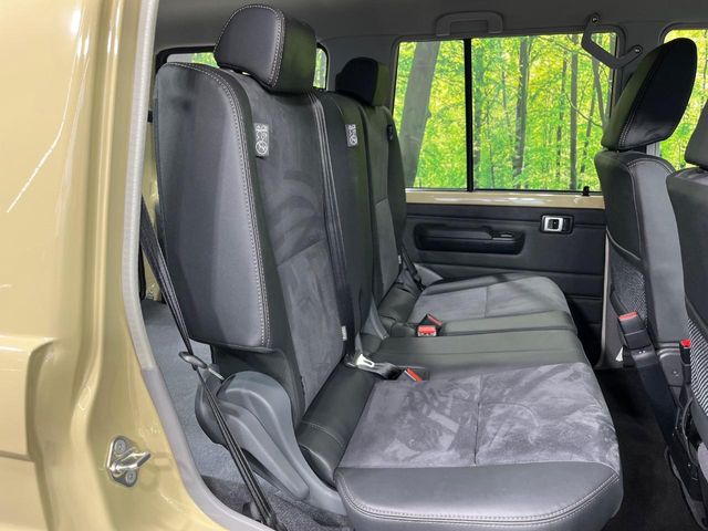 Toyota Land Cruiser 70 9