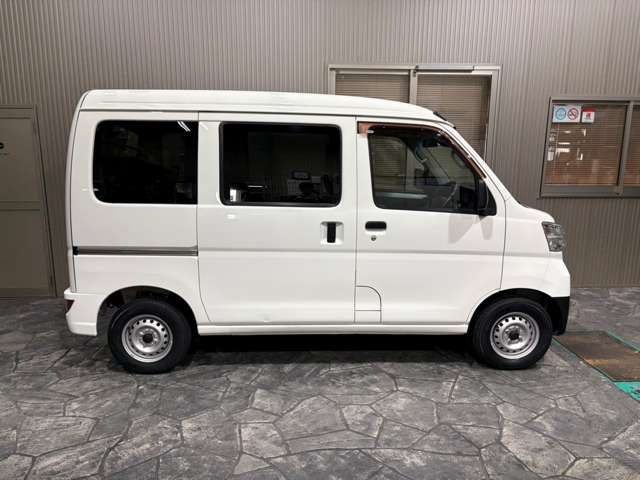 Daihatsu Hijet Cargo 11