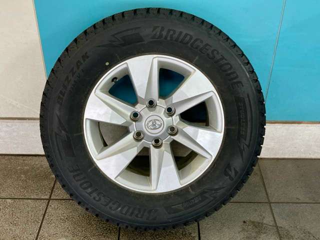 Toyota Land Cruiser Prado 6