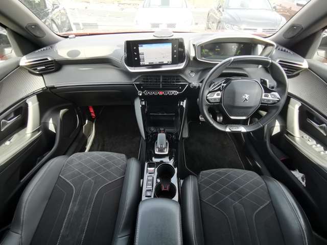 Peugeot SUV 2008 4