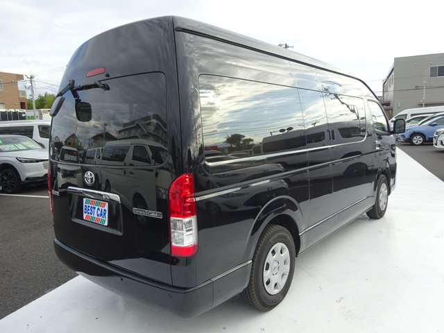 Toyota Hiace 8