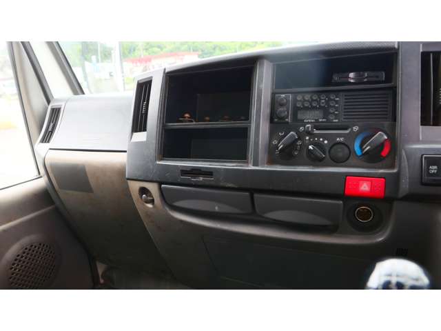 Isuzu Elf 12