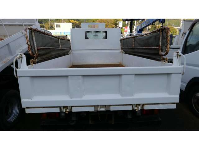 Isuzu Elf 7