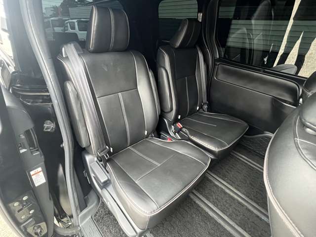 Toyota Voxy 11