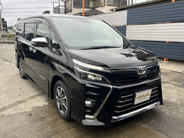 Toyota Voxy 2