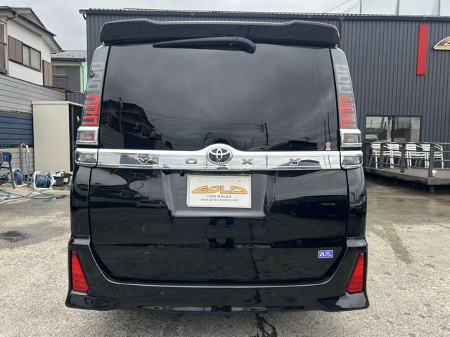 Toyota Voxy 5