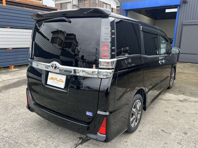 Toyota Voxy 6